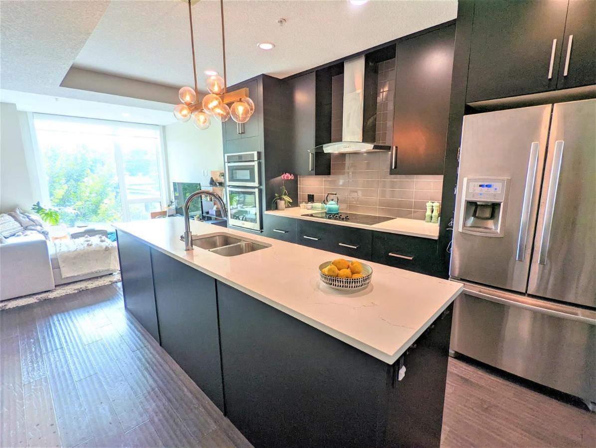 Monki Di Executive Suites - Glas - Luxury Inner City Home 3 Min To Downtown W Private Rooftop Patio Fireplace YYC Eksteriør bilde