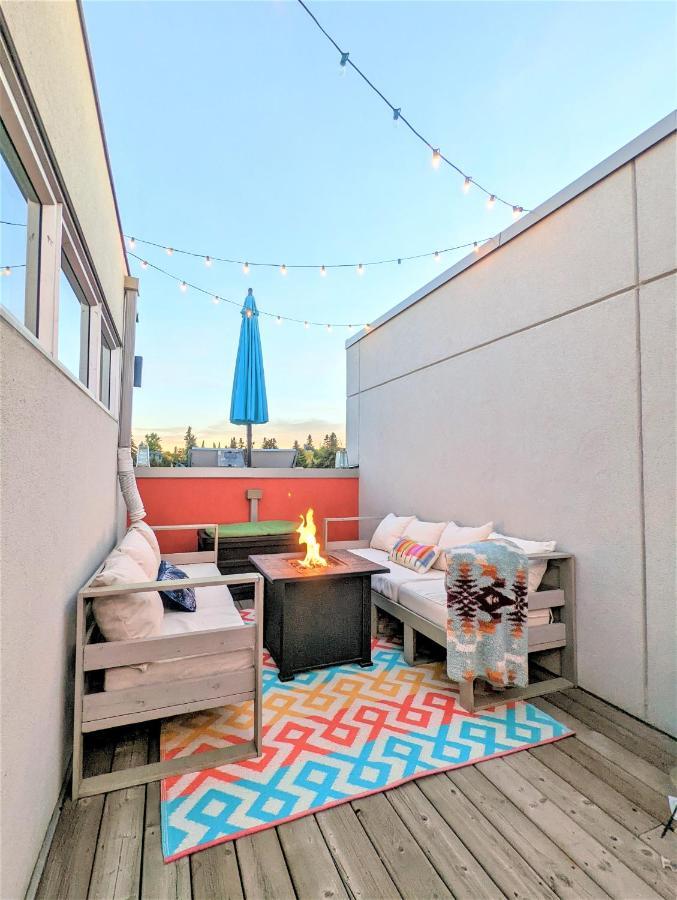 Monki Di Executive Suites - Glas - Luxury Inner City Home 3 Min To Downtown W Private Rooftop Patio Fireplace YYC Eksteriør bilde
