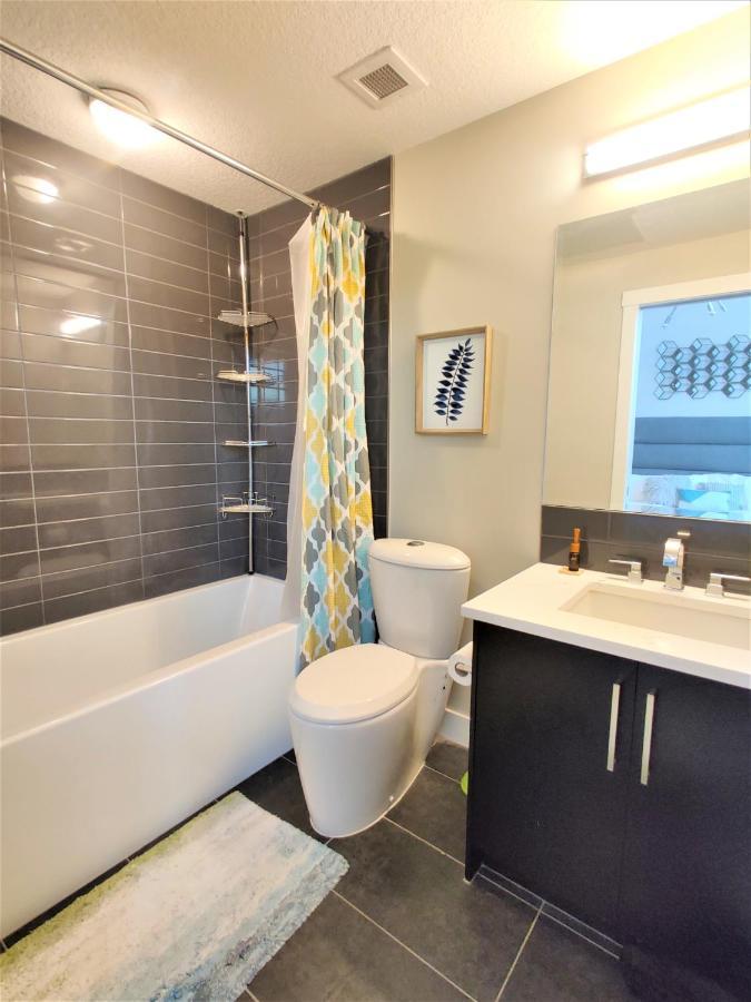 Monki Di Executive Suites - Glas - Luxury Inner City Home 3 Min To Downtown W Private Rooftop Patio Fireplace YYC Eksteriør bilde