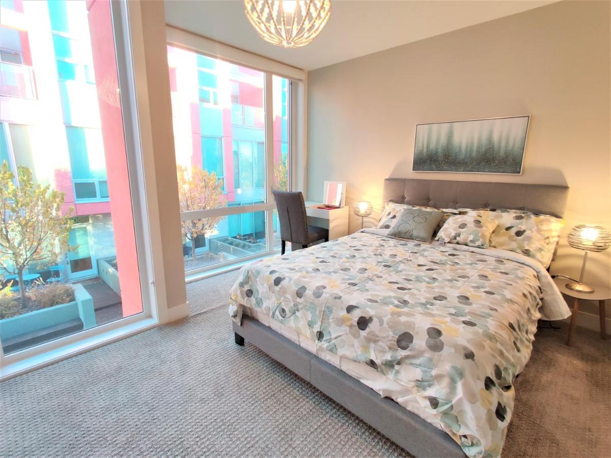 Monki Di Executive Suites - Glas - Luxury Inner City Home 3 Min To Downtown W Private Rooftop Patio Fireplace YYC Eksteriør bilde