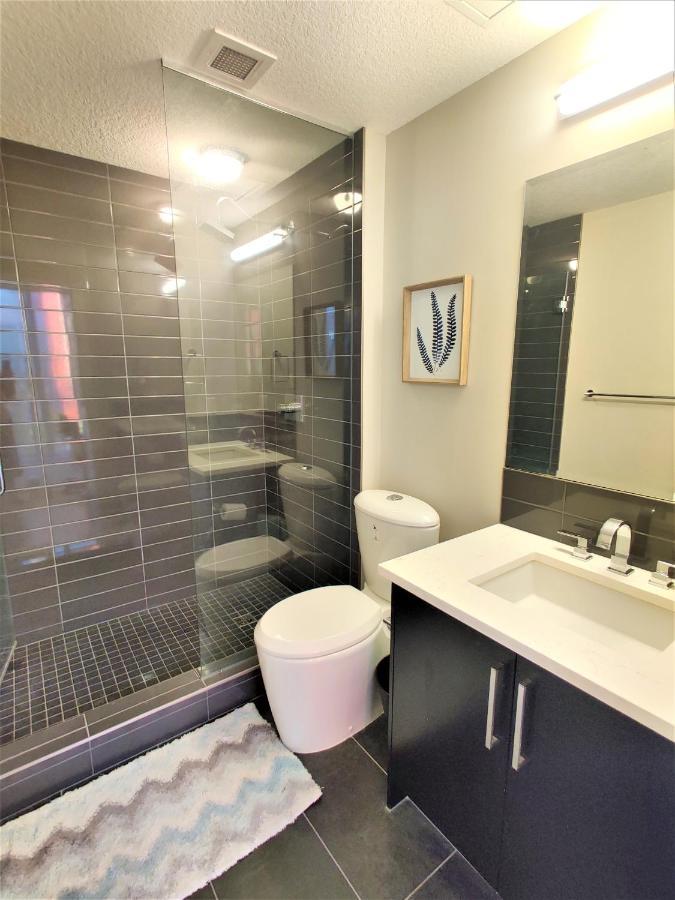 Monki Di Executive Suites - Glas - Luxury Inner City Home 3 Min To Downtown W Private Rooftop Patio Fireplace YYC Eksteriør bilde