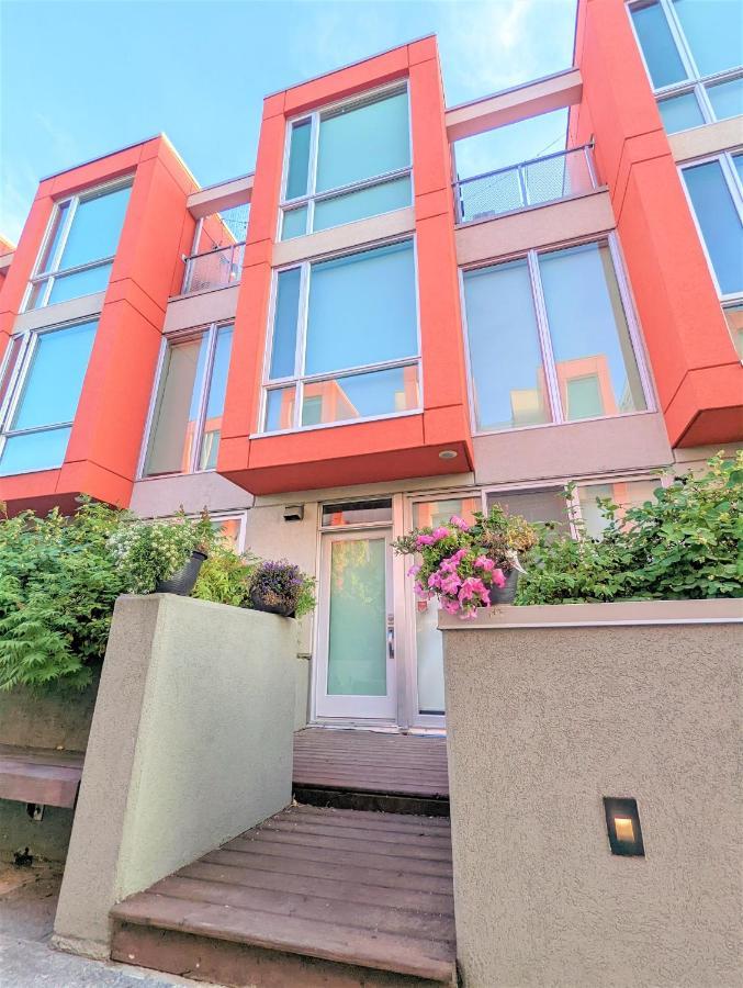 Monki Di Executive Suites - Glas - Luxury Inner City Home 3 Min To Downtown W Private Rooftop Patio Fireplace YYC Eksteriør bilde
