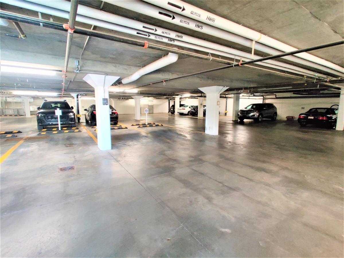 Monki Di Executive Suites - Glas - Luxury Inner City Home 3 Min To Downtown W Private Rooftop Patio Fireplace YYC Eksteriør bilde